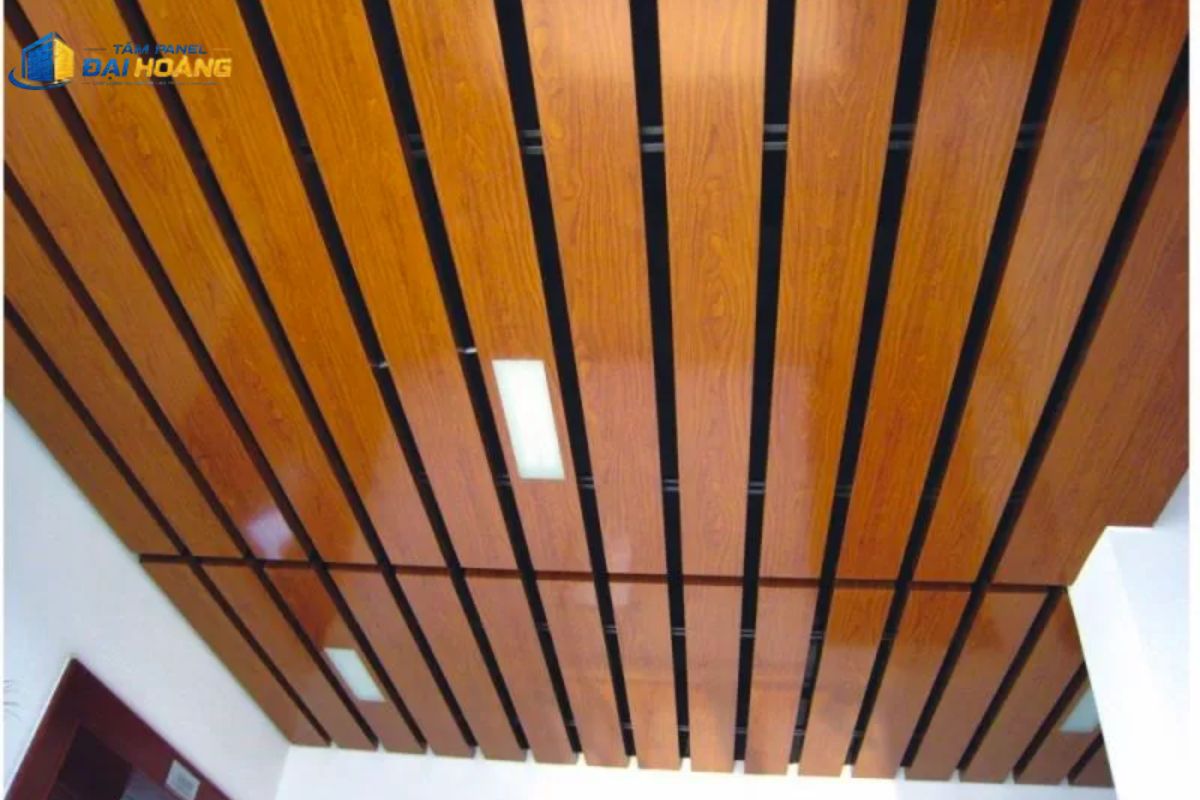 Trần tôn xốp đẹp kết hợp hệ thống đèn led âm trần