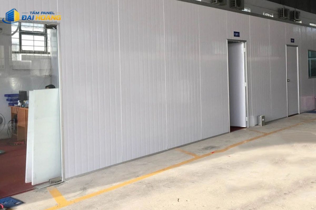 Thi công tấm panel PU làm vách nhà xưởng hiện đại