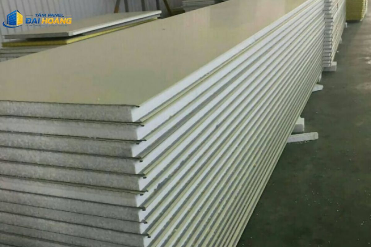 Tấm panel PU ngoại thất bền bỉ, chống chịu thời tiết vượt trội, chuyên dụng làm tường bao ngoài cho các công trình