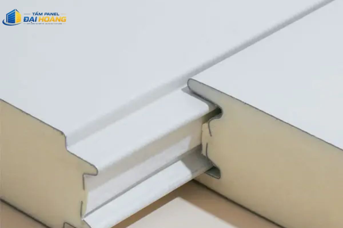 Tấm panel PU thường cách nhiệt dùng làm vách và trần cho nhà xưởng, văn phòng lắp ghép và nhà ở tiền chế