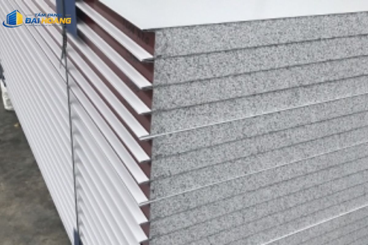 Tấm panel PU chống cháy lan cao cấp, đáp ứng tiêu chuẩn phòng cháy chữa cháy khắt khe cho các công trình xây dựng