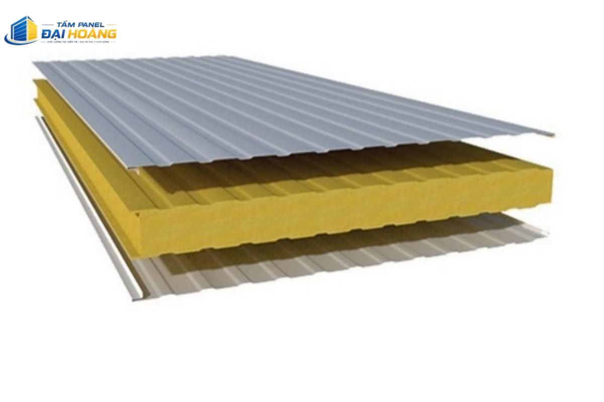 Tấm panel EPS cách nhiệt cấu tạo 3 lớp gồm hai mặt tôn mạ màu bảo vệ bên ngoài và lõi xốp EPS cách âm ở giữa