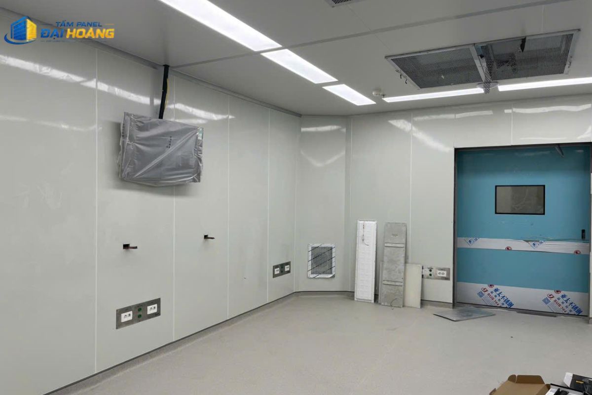 Tấm Panel GlassWool 100mm làm vách ngăn kho mát nhằm hạn chế tối đa thất thoát nhiệt và tiết kiệm điện năng