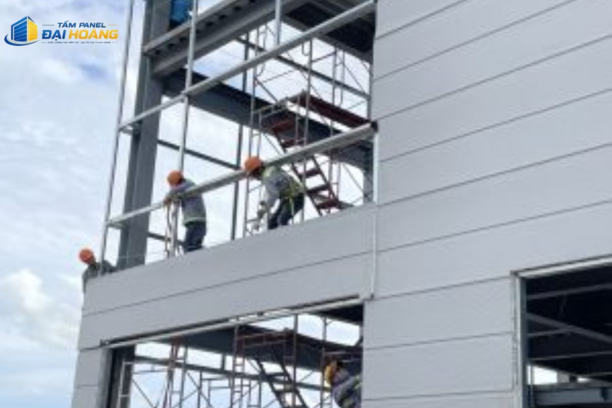 Thi công lắp đặt panel glasswool cho các công trình