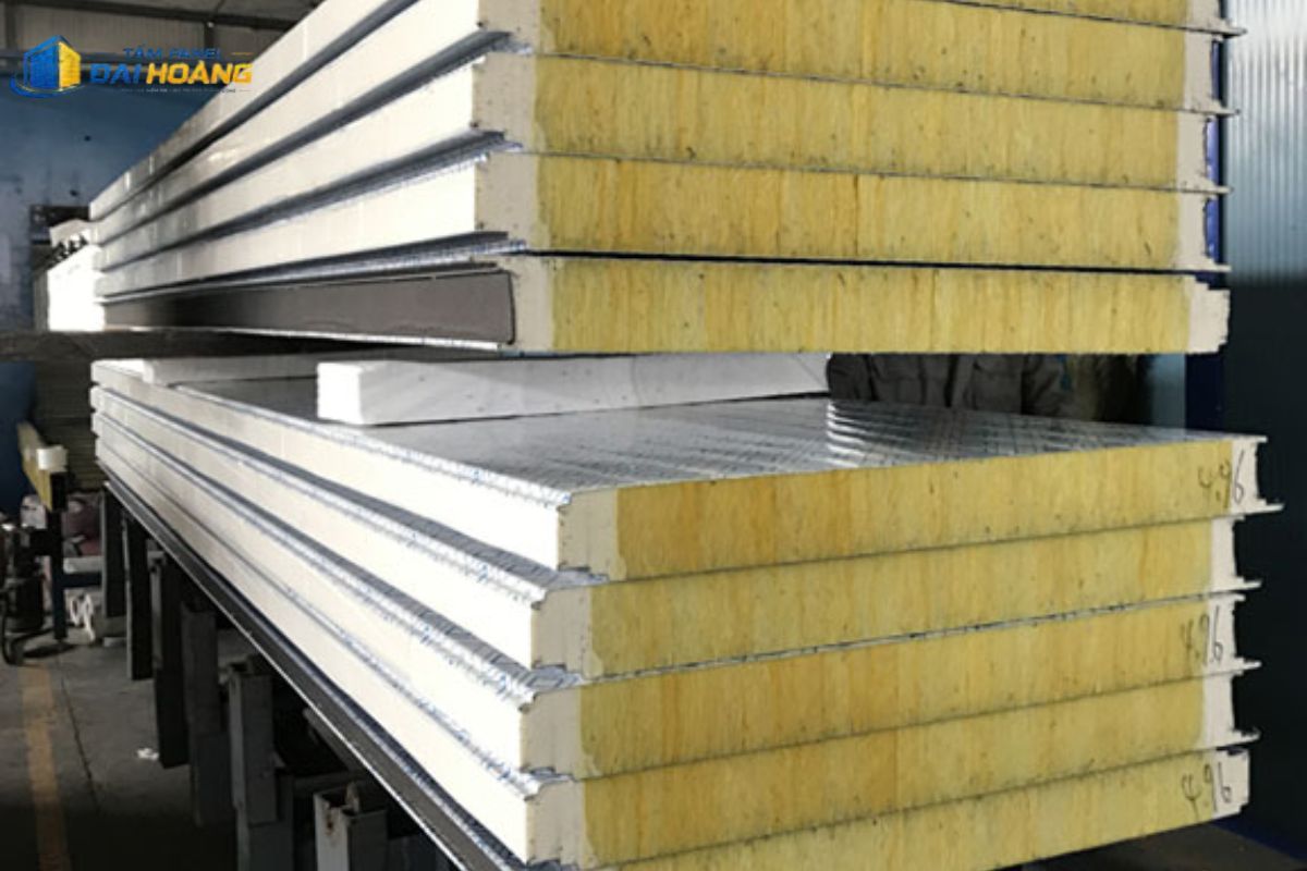 Cách âm và giảm thiểu tiếng ồn công suất lớn cho các công trình giải trí nhờ cấu trúc lõi bông thủy tinh của tấm Panel GlassWool 50mm