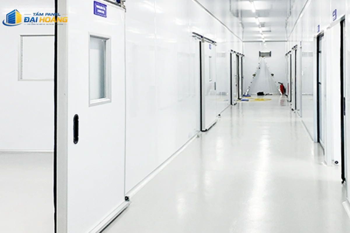 Thiết kế phòng sạch, bệnh viện đáp ứng tiêu chuẩn môi trường khép kín và vô trùng bằng tấm Panel GlassWool 75mm