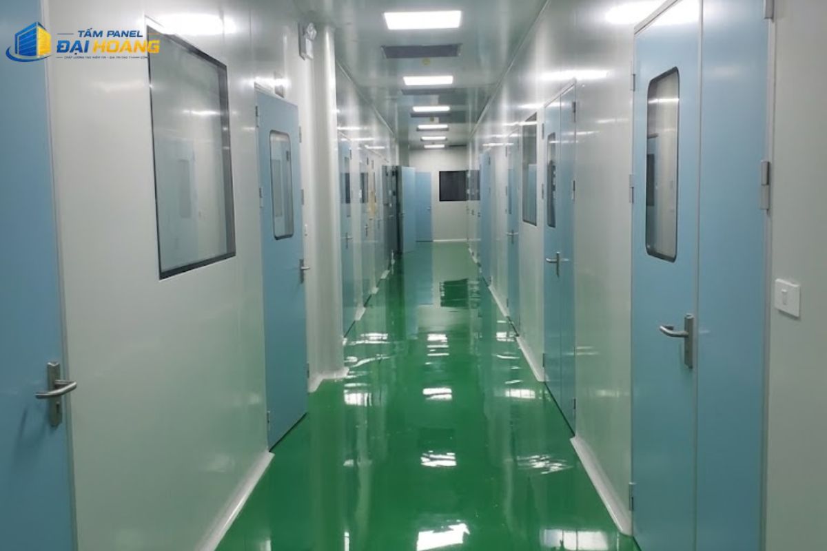 Tấm Panel RockWool 50mm làm tường vách cho bệnh viện giúp cách âm và kiểm soát nhiệt độ tối ưu