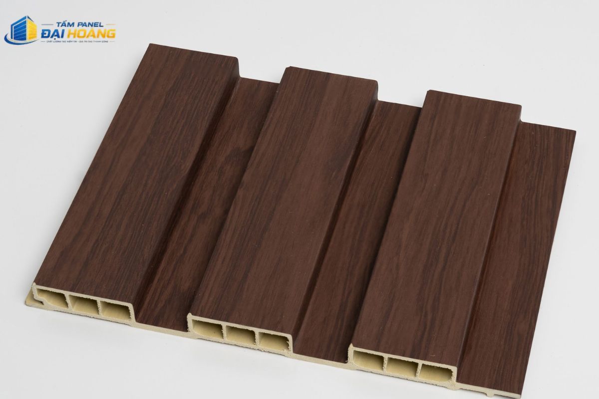 Tấm panel sóng vuông thoát nước tốt, thích hợp làm mặt dựng và vách bao che ngoài trời cho các công trình xây dựng