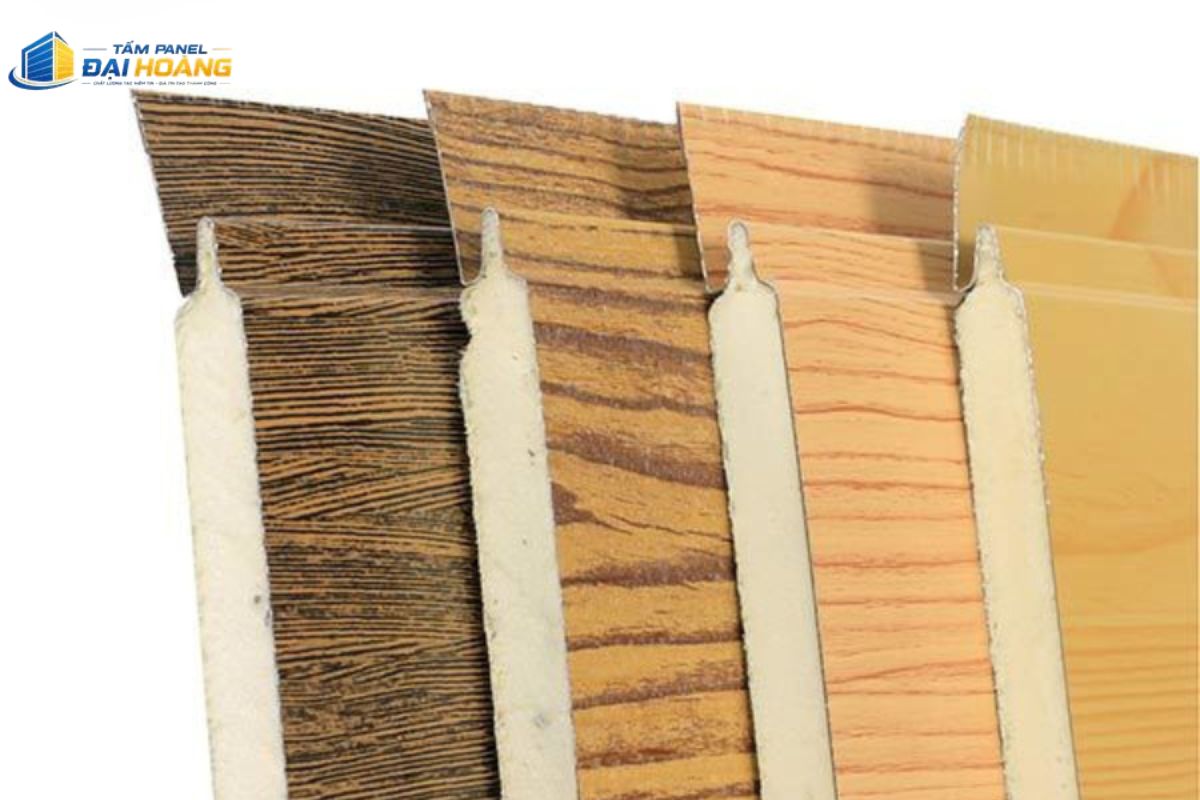 Các mẫu màu tấm panel cách nhiệt vân gỗ gồm màu gỗ Sồi vàng sáng trẻ trung, màu gỗ Óc Chó nâu trầm sang trọng và màu cánh gián đỏ nâu truyền thống