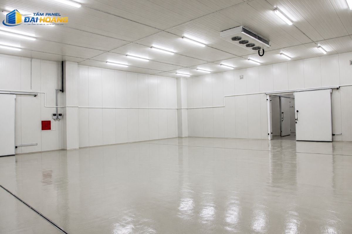 Hoàn thành thi công tấm panel Đaklak lắp đặt kho mát giúp bảo quản sầu riêng, bơ và nông sản tối ưu