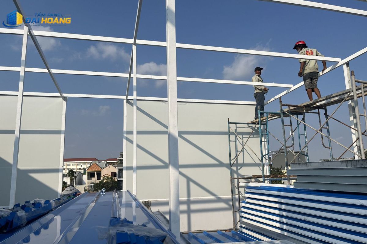 Đội ngũ thi công tấm panel Đồng Nai cho nhà xưởng