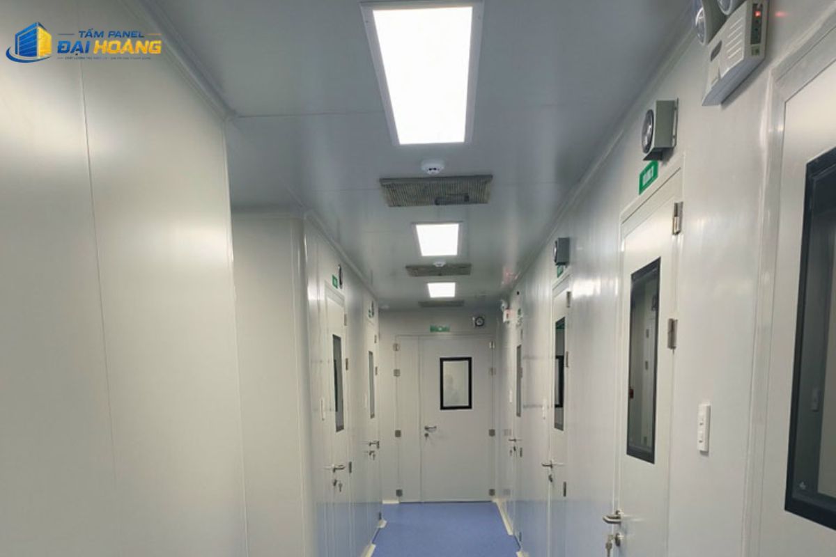 Hoàn thành thi công tấm panel Đồng Tháp hệ vách EPS và PU giúp duy trì nhiệt độ ổn định cho kho lạnh bảo quản thực phẩm.