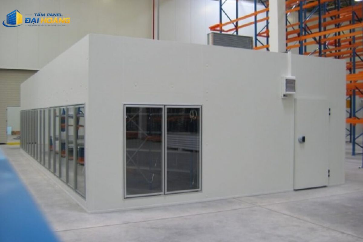 Hoàn thành thi công tấm panel phường An Khánh cho nhà kho mát giúp doanh nghiệp tiết kiệm tối đa điện năng vận hành