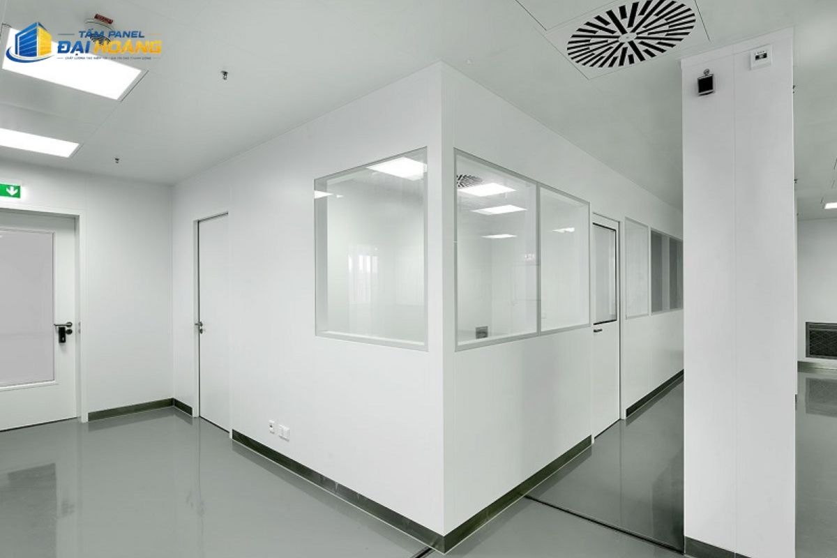 Lắp dựng vách panel hoàn thiện tại công trình cho phòng sạch