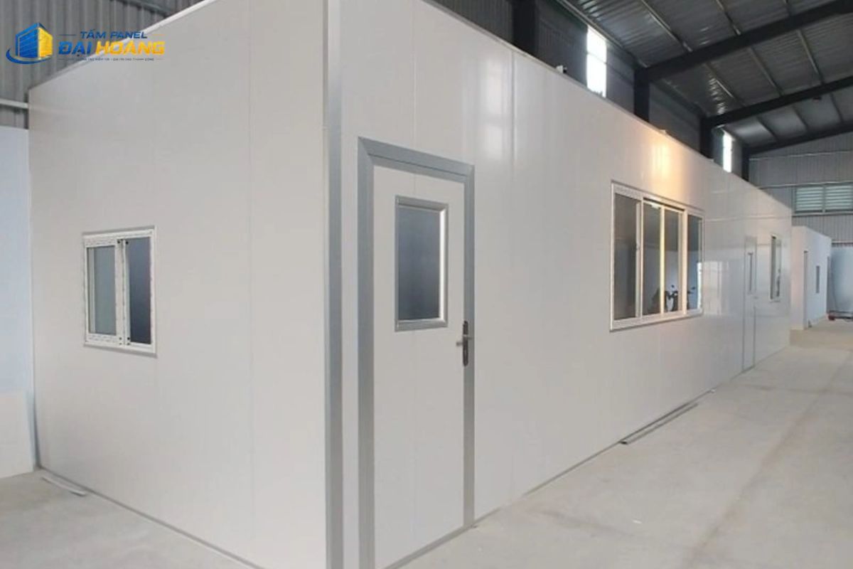 Thi công tấm panel phường Bến Nghé cho xưởng sản xuất quy mô nhỏ giúp tối ưu hóa chi phí đầu tư ban đầu