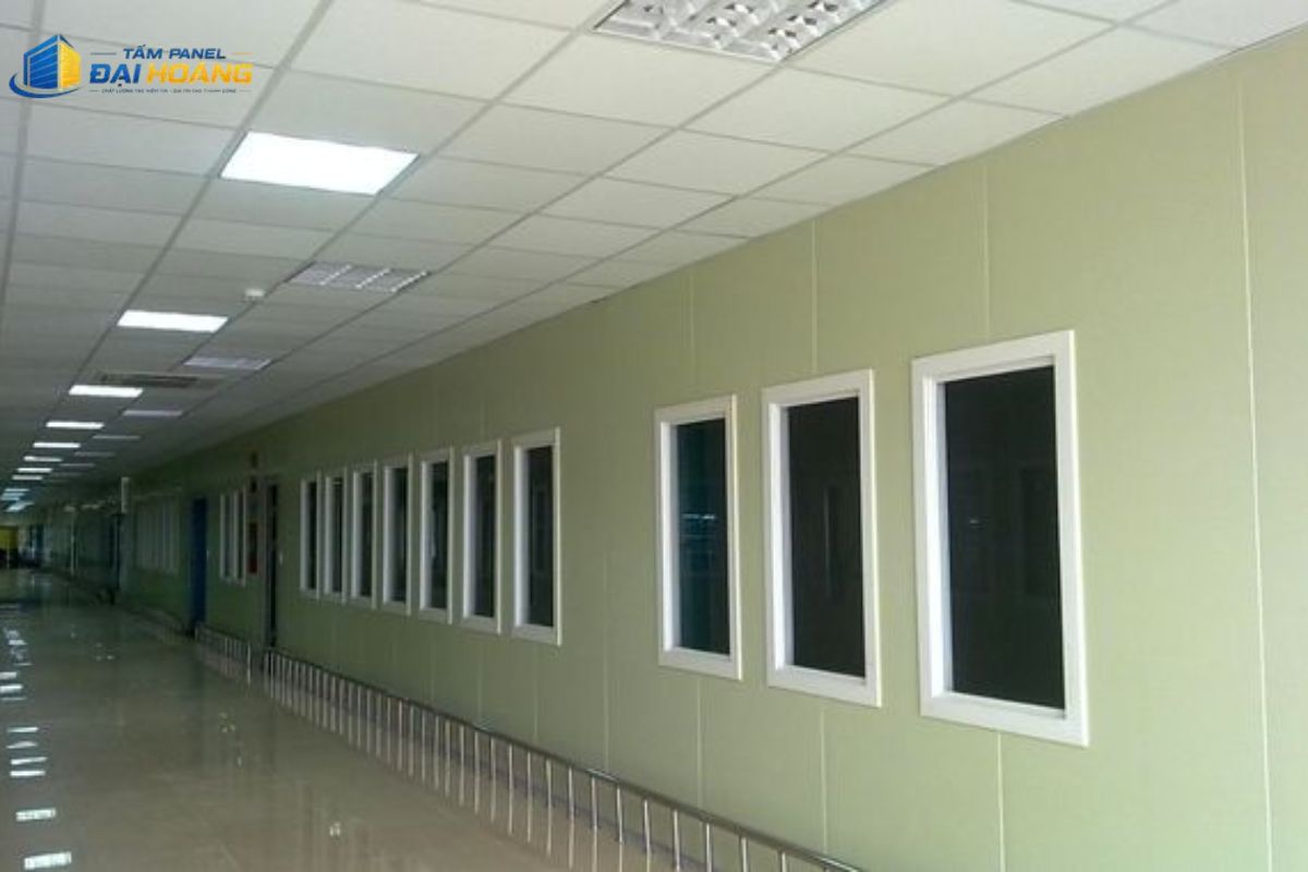 công trình vách panel văn phòng hoàn thiện hiện đại và gọn gàng