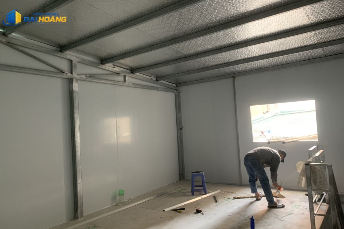 Thi công tấm panel phường Hạnh Thông cho công trình thực tế