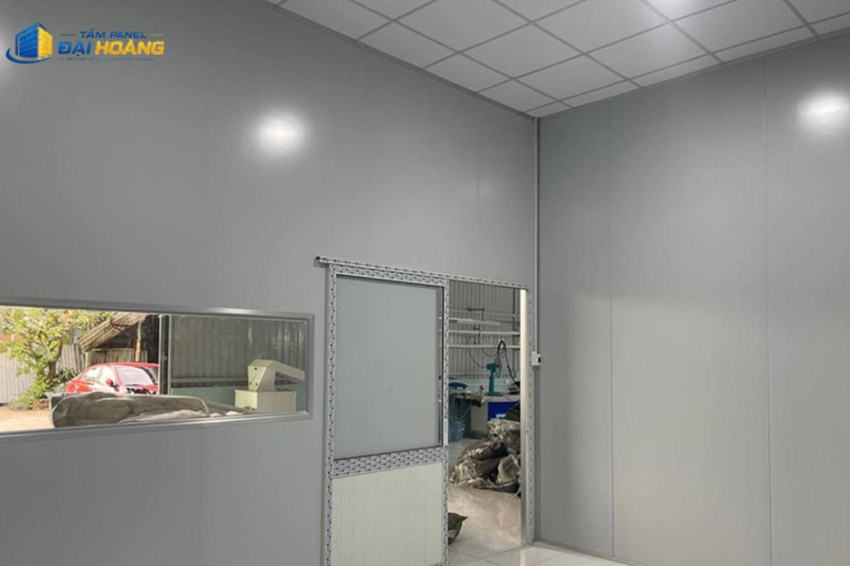 Mẫu vách panel trắng sữa cho phòng trọ