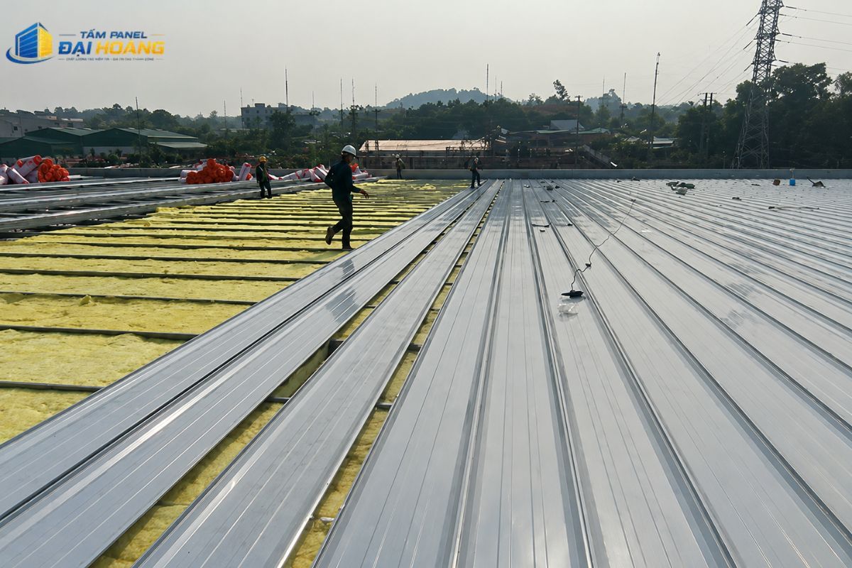Thi công tấm panel phường Hiệp Bình hệ panel Rockwool chống cháy lan hiệu quả cho các nhà máy và khu sản xuất