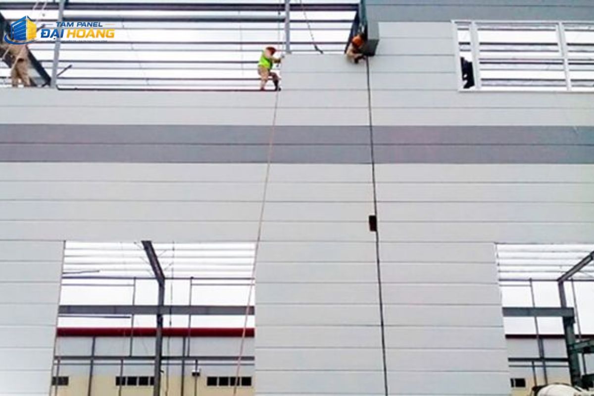 Thợ lắp đặt thi công tấm panel phường Phước Long