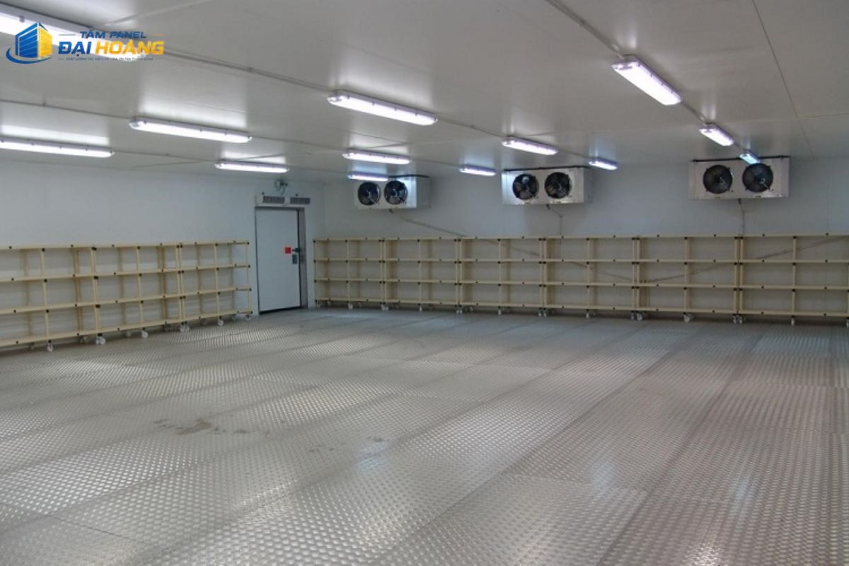 Hoàn thành thi công tấm panel phường Vũng Tàu hệ vách kho lạnh giúp duy trì nhiệt độ ổn định để bảo quản hải sản