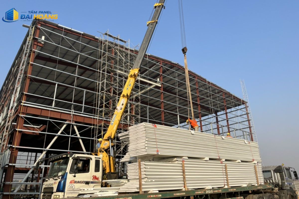 Thi công tấm panel phường Vũng Tàu làm vách ngăn phân khu sản xuất giúp tối ưu hóa không gian nhà xưởng