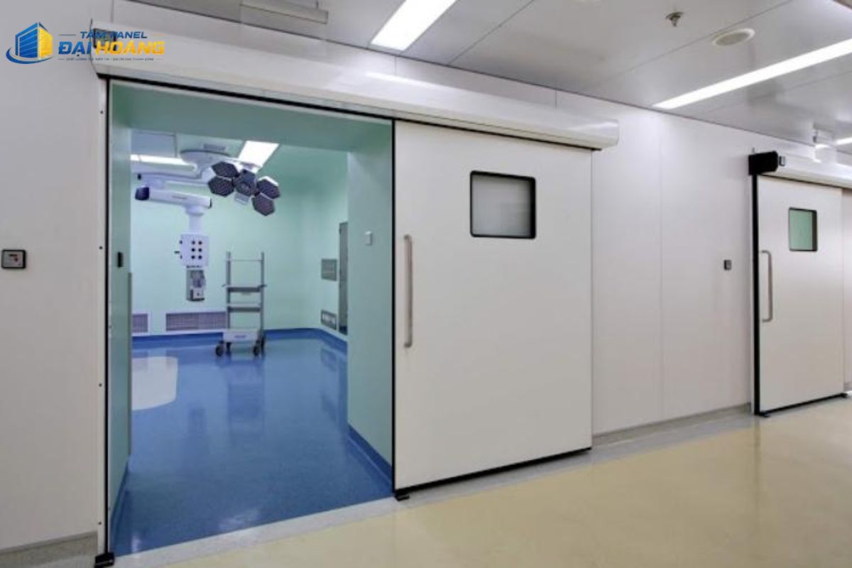 Hoàn thành thi công tấm panel phường Vườn Lài kết hợp linh hoạt hệ thống đèn và điều hòa âm trần đạt chuẩn phòng sạch