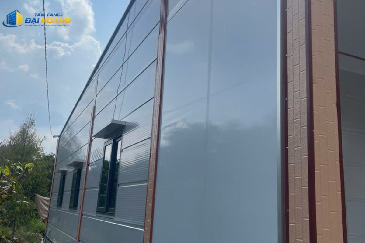Hoàn thành thi công tấm panel Vĩnh Long hệ vách ngăn cách nhiệt mang lại diện mạo thẩm mỹ và đồng bộ cho nhà ở