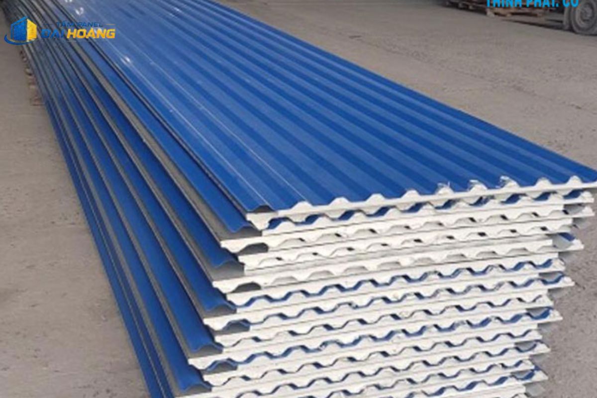 Tôn PU cách nhiệt 3 lớp có khả năng cách âm, chống nóng và chống cháy lan tốt cho nhà ở, biệt thự và nhà xưởng