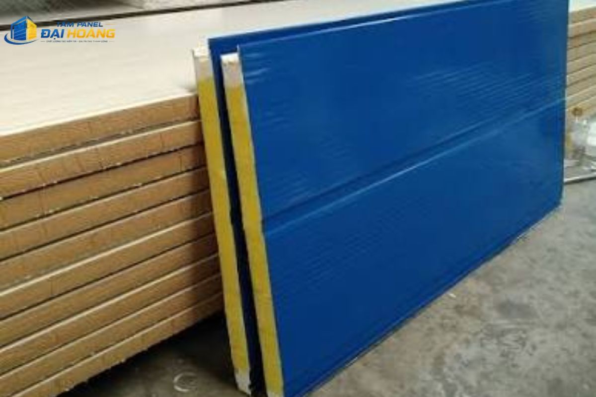 Tôn chống cháy Rockwool và Glasswool chuyên dụng cho mái kho hóa chất, nhà máy sản xuất và các khu công nghiệp