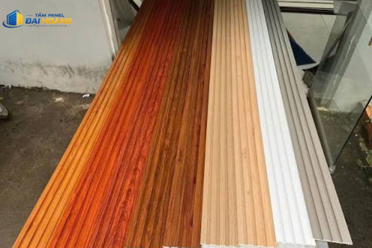 Các mẫu tôn vách vân gỗ vân đá và phẳng