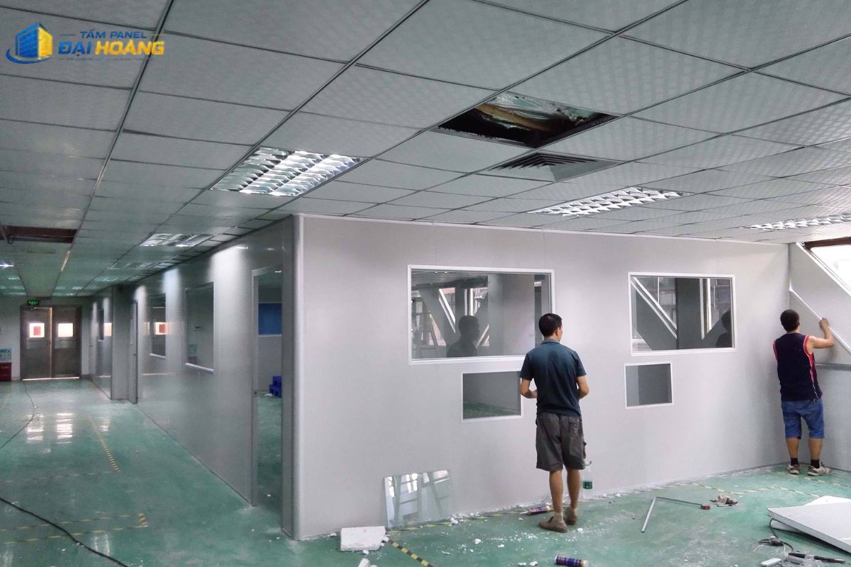 Thi công vách ngăn tôn xốp cho phòng sạch công nghiệp