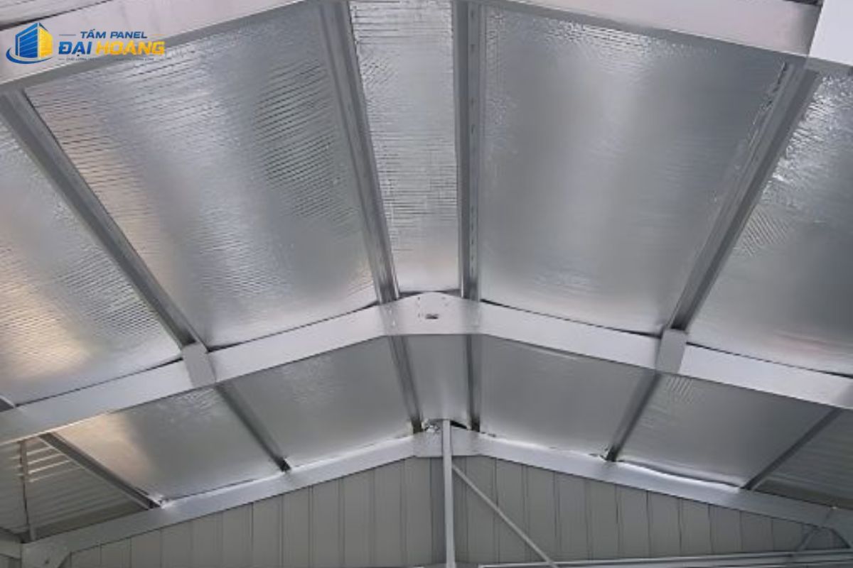 Ứng dụng xốp PE OPP cho mái tôn công nghiệp